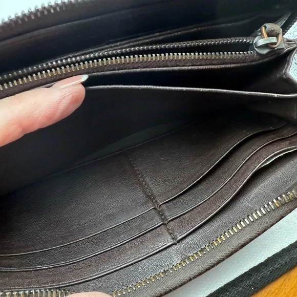 Bottega Brown Leather Wallet with Card Slots and Zipper - Picture 10 of 12